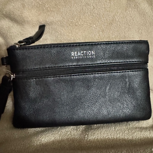 Kenneth Cole Reaction Black Toiletry Bag Minimalist Design - Picture 1 of 6